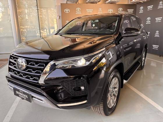 TOYOTA HILUX SW4 2.8 D-4D TURBO DIESEL SRX 7L 4X4 AUTOMÁTICO TOYOTA HILUX SW4 2.8 D-4D TURBO DIESEL SRX 7L 4X4 AUTOMÁTICO